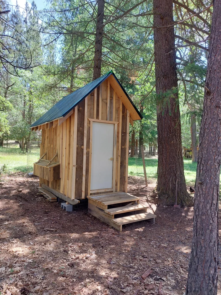 مسكن دجاج سهل العناية