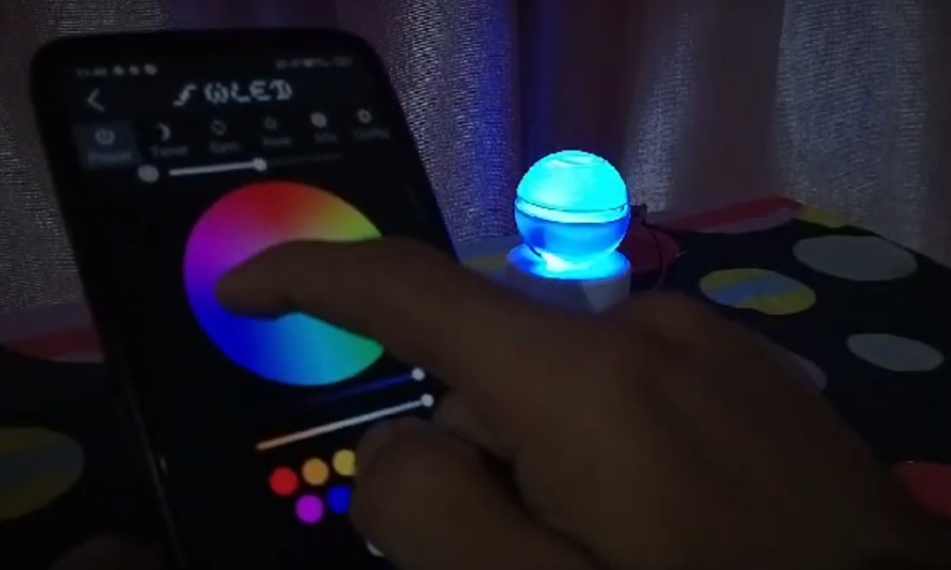 مصباح مزاجي صغير للمكتب يعتمد على وحدة تحكم Xiao ESP32 S3