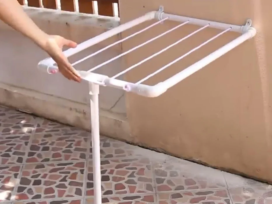 حامل مناشف قابل للطي من أنابيب PVC موفر للمساحة