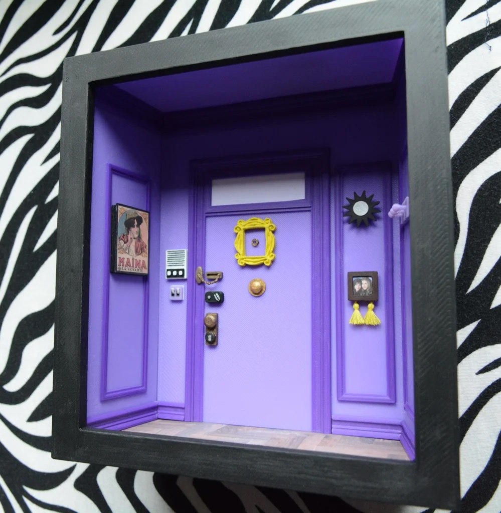 صور مصغرة مطبوعة ثلاثية الأبعاد - الباب الأرجواني المميز لمونيكا - برنامج الأصدقاء التلفزيوني