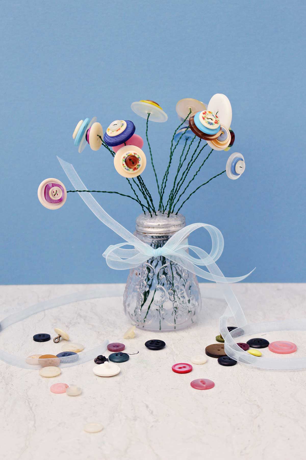 اصنع بنفسك باقة زهور مصغرة من الأزرار