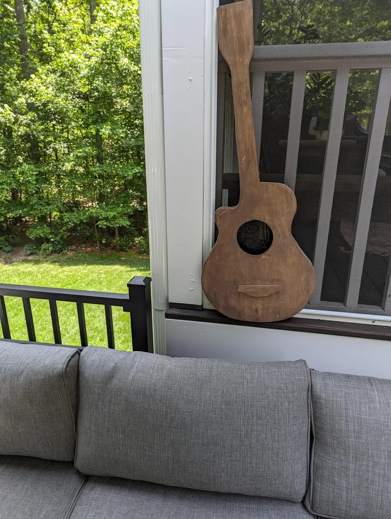 كيف تصنع مضخم صوت للهاتف على شكل جيتار