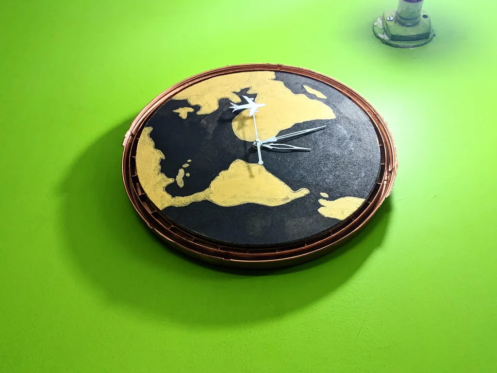 اصنع بنفسك ساعة العالم من المواد المعاد تدويرها