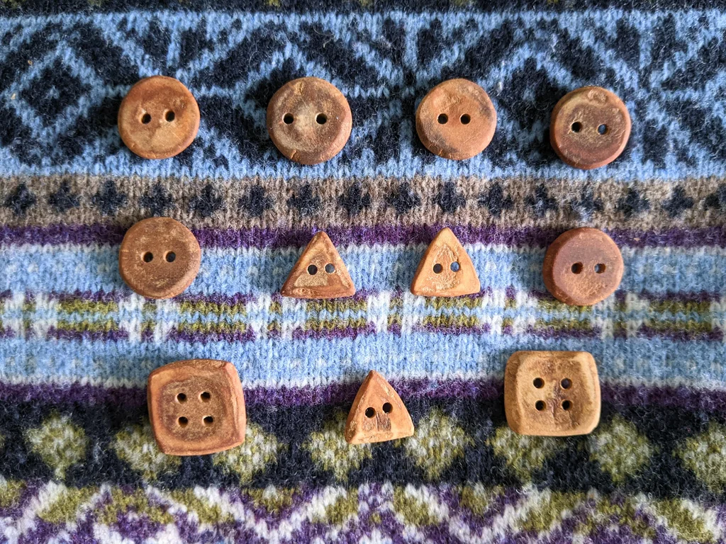 كيفية صنع الأزرار من نوى الأفوكادو